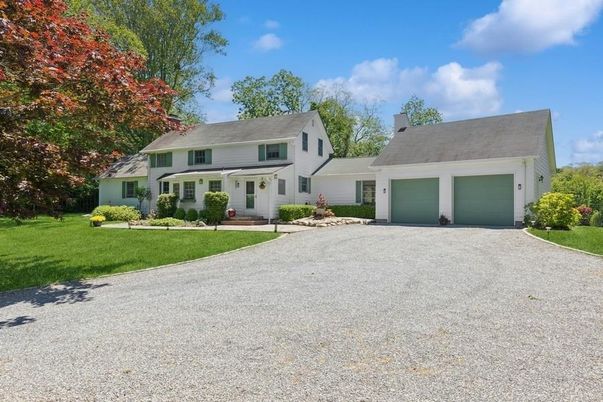 Attached, Exterior, Facade, Cape Cod