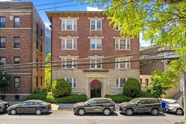 Exterior, Facade, Brick Facade, Rowhouse