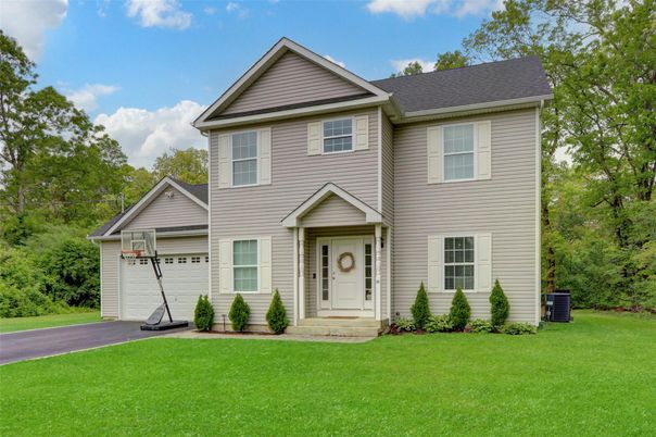 Attached, Exterior, Facade, Farmhouse