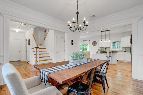 Chandelier, Dining room, Interior, Kitchen, Pendant Lights, Recessed Lighting, Wood Texture Flooring