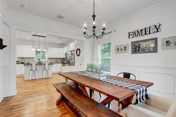 Chandelier, Dining room, Interior, Kitchen, Pendant Lights, Recessed Lighting, Wood Texture Flooring