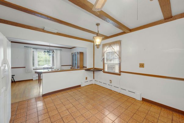 Empty room, Interior, Pendant Lights, Wooden Beams