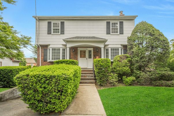 Exterior, Facade, Brick Facade, American Foursquare
