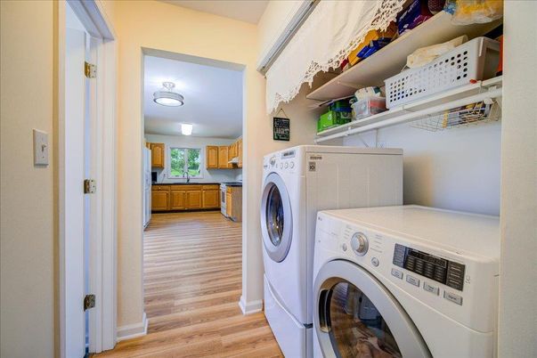 Interior, Utility Closets, Washer, Wood Texture Flooring