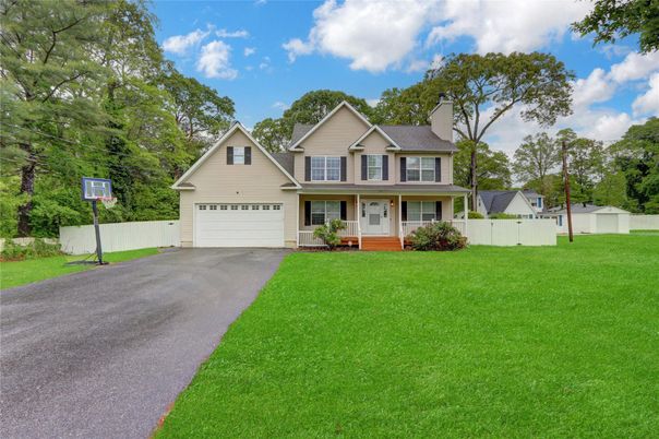 Attached, Exterior, Facade, Farmhouse