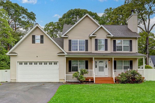 Attached, Exterior, Facade, Farmhouse