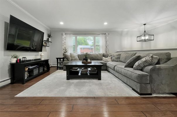 Interior, Living room, Pendant Lights, Recessed Lighting, Wood Texture Flooring