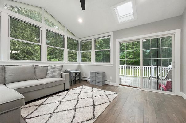 Interior, Living room, Recessed Lighting, Sun Room, Wood Texture Flooring