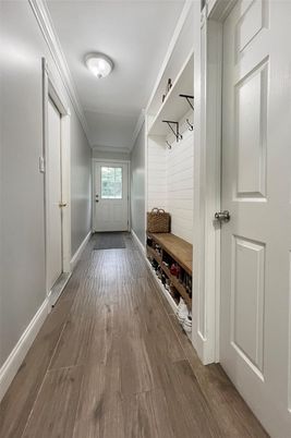 Interior, Walk-in Closets, Wood Texture Flooring