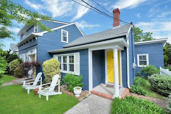 Exterior, Facade, Queen Anne Victorian