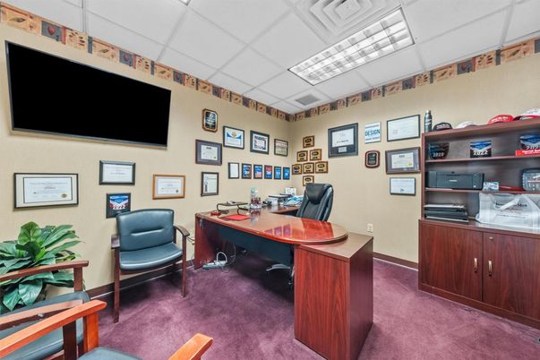 Home Office, Interior
