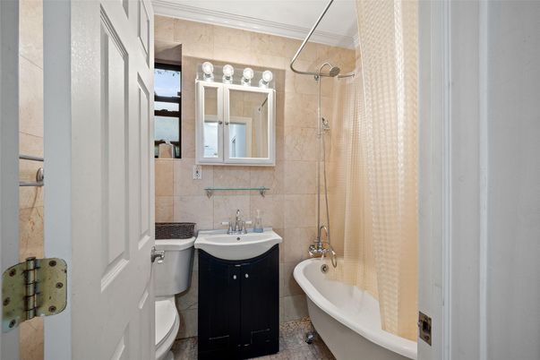 Bathroom, Free Standing Baths, Interior