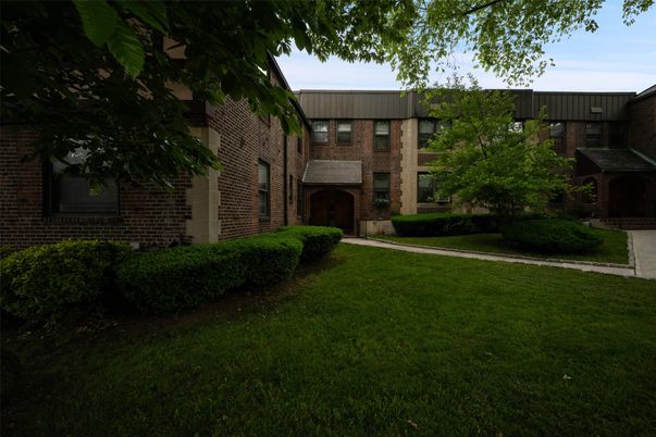 Backyard, Exterior, Facade, Brick Facade, Modern