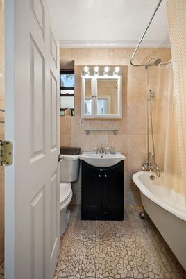 Bathroom, Free Standing Baths, Interior