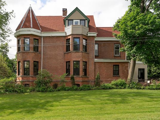Exterior, Facade, Brick Facade, Queen Anne Victorian