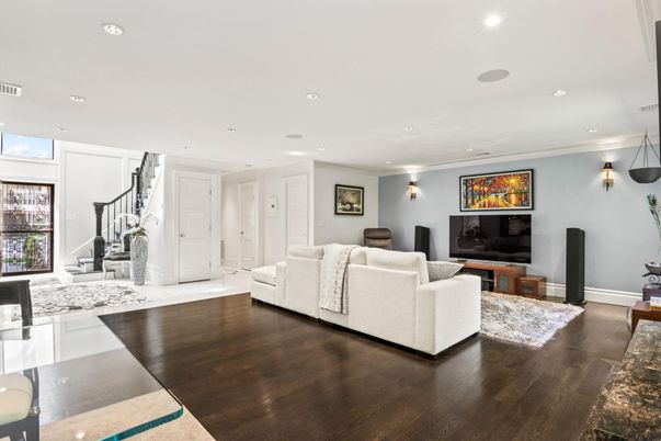 Interior, Living room, Recessed Lighting, Wood Texture Flooring