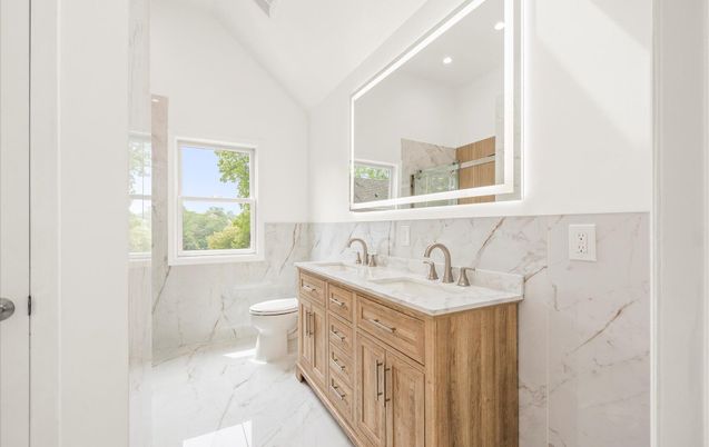 Bathroom, Interior, Marble, Marble Walls, Recessed Lighting