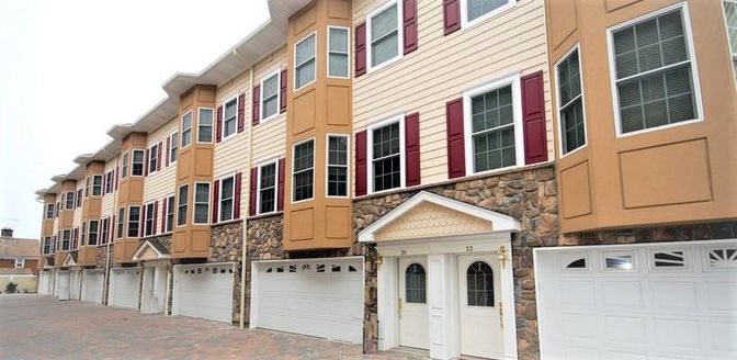 Attached, Exterior, Facade, Rowhouse