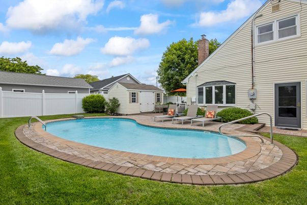 Exterior, Pool