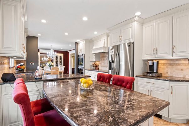 Chandelier, Dining room, Interior, Kitchen, Recessed Lighting, Stainless Steel Appliances