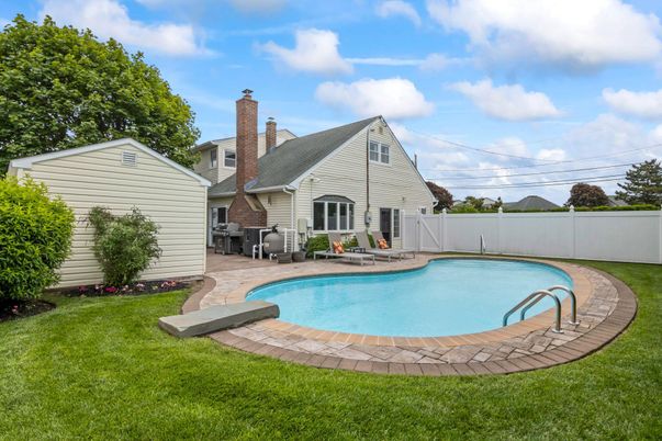 Exterior, Pool