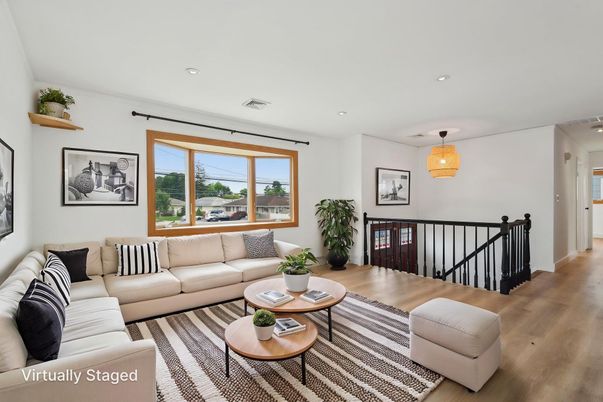 Interior, Living room, Pendant Lights, Recessed Lighting, Wood Texture Flooring