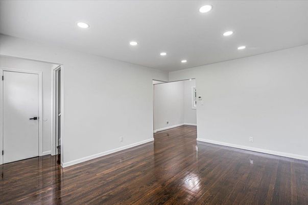 Empty room, Interior, Recessed Lighting, Wood Texture Flooring