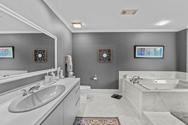 Bathroom, Dual Sink Vanities, Interior, Recessed Lighting