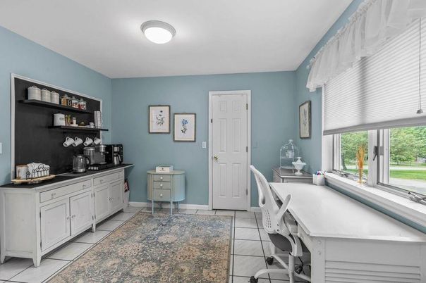 Home Office, Interior