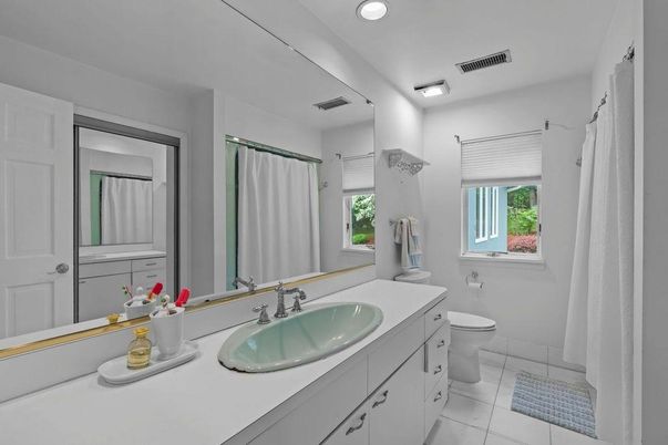 Bathroom, Dual Sink Vanities, Interior, Recessed Lighting