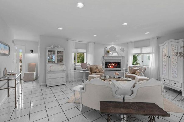 Fireplace, Interior, Living room, Recessed Lighting