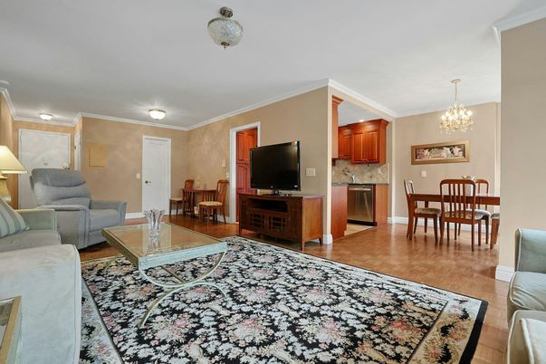 Chandelier, Dining room, Interior, Kitchen, Living room, Stainless Steel Appliances, Wood Texture Flooring