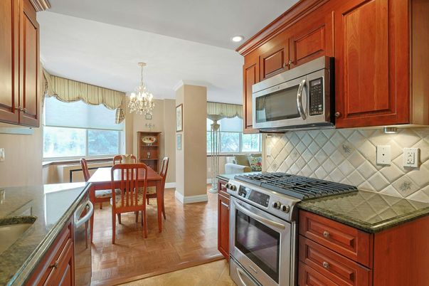 Chandelier, Dining room, Interior, Kitchen, Recessed Lighting, Stainless Steel Appliances