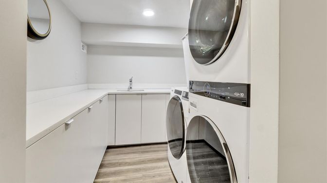 Interior, Recessed Lighting, Washer, Wood Texture Flooring