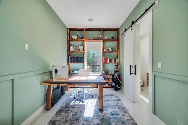 Home Office, Interior