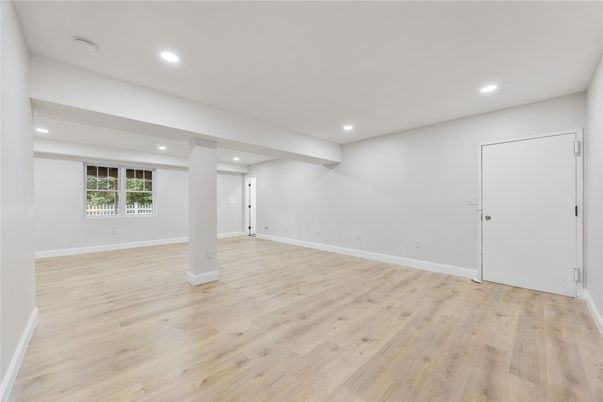 Empty room, Interior, Recessed Lighting, Wood Texture Flooring