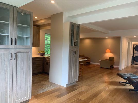 Interior, Recessed Lighting, Washer, Wood Texture Flooring