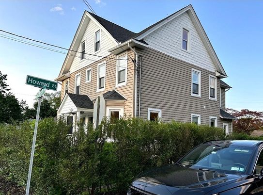 Exterior, Facade, Queen Anne Victorian