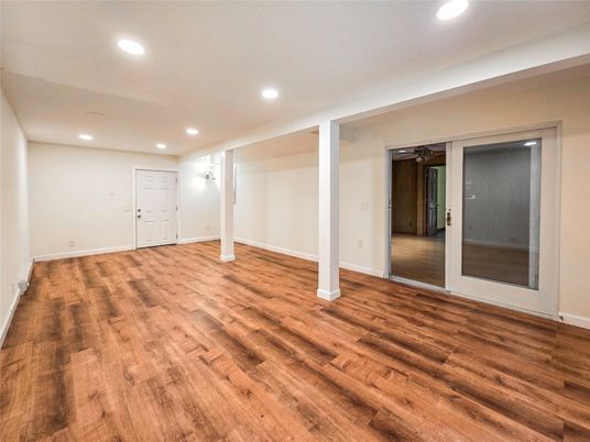 Empty room, Interior, Recessed Lighting, Wood Texture Flooring