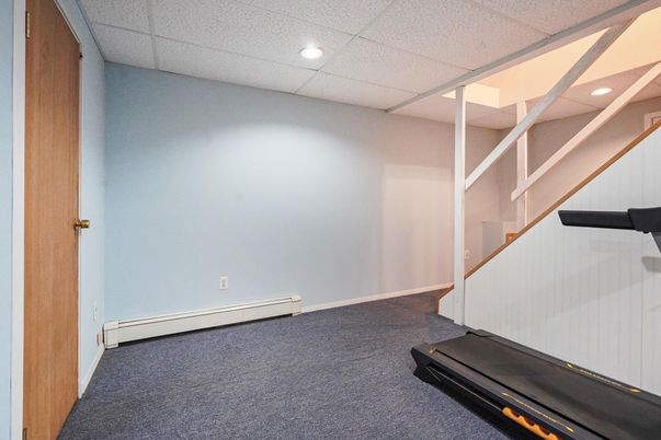 Empty room, Interior, Recessed Lighting