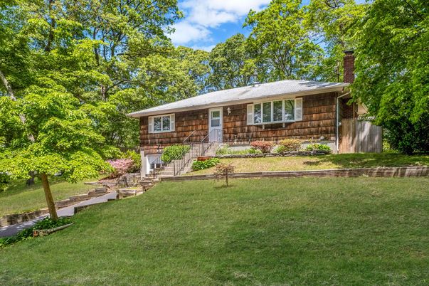 Backyard, Exterior, Facade, Split Level