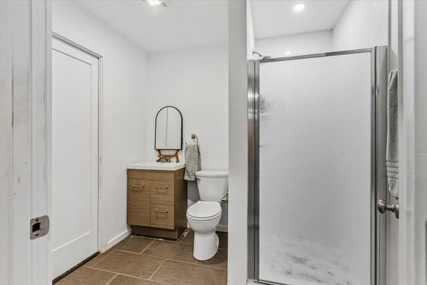 Bathroom, Interior, Recessed Lighting