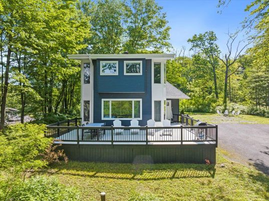 Backyard, Exterior, Facade, American Foursquare