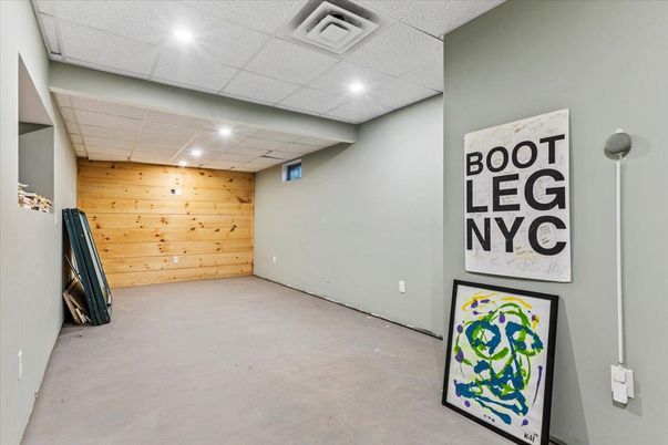 Empty room, Interior, Recessed Lighting, Wooden Walls