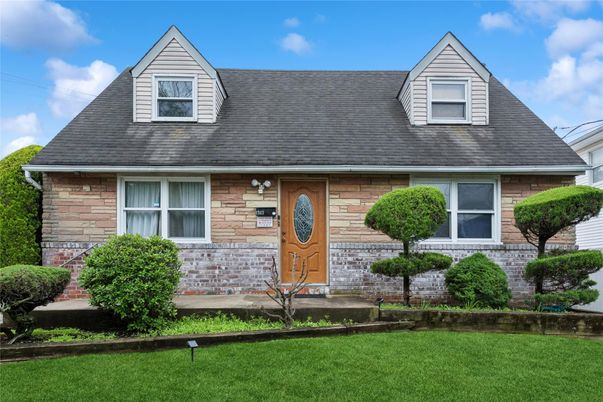 Exterior, Facade, Cape Cod