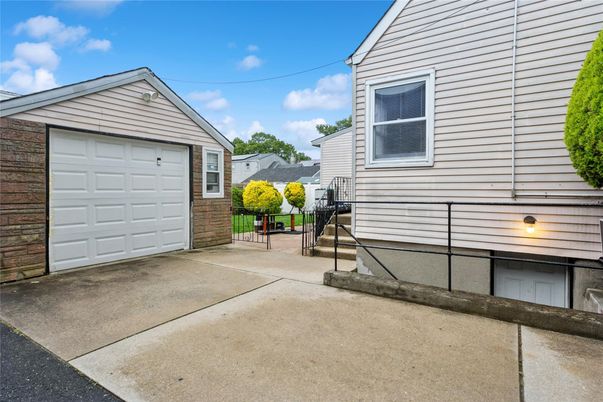 Detached Garage, Exterior