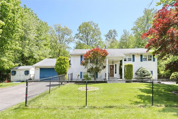 Attached, Detached Garage, Exterior, Facade, Cape Cod