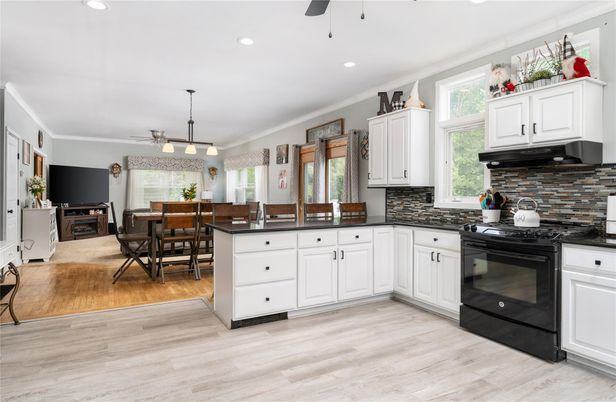 Dining room, Interior, Kitchen, Pendant Lights, Recessed Lighting, Wood Texture Flooring