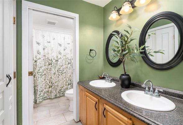 Bathroom, Dual Sink Vanities, Interior