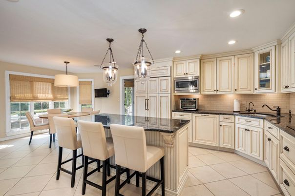 Dining room, Interior, Kitchen, Pendant Lights, Recessed Lighting, Stainless Steel Appliances
